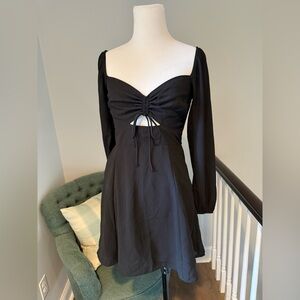Black Abercrombie & Fitch dress with sweetheart neckline
Size XS